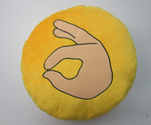 Emoji の顔文字の黄色の円形のクッションおよび枕はプラシ天のおもちゃを詰めました