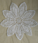 網の花の Qmilch の小型の装飾的なレースのトリム、白い