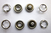 人または女性のワイシャツのための多彩な真鍮の鉄の合金の習慣のスナップ ボタン