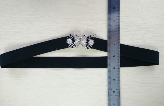 OEM/ODM の蝶女性のための伸縮性があるウエストの鎖の布ベルトは黒くします
