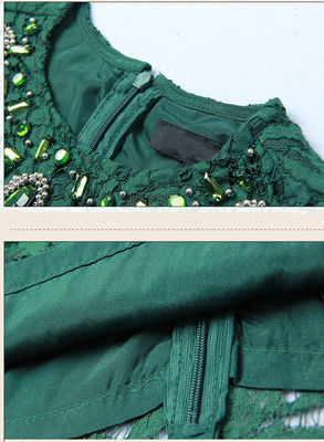 首の金属ベルトのダイヤモンドの二つの部分から成ったプロムはビーズのレースのスカート、赤/黒に服を着せます