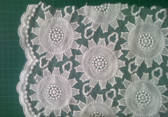 80cm のオーガンザはウェディング ドレスのためのレースの生地の綿を刺繍しました