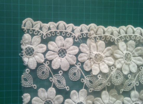 結婚式の綿の衣類は花のレースの生地、パーティー向きのドレスの網を刺繍しました