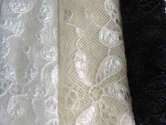 90% のナイロン + 10% のスパンデックスの花の Nightwear CY-LW0795 のための伸縮性があるレースの生地