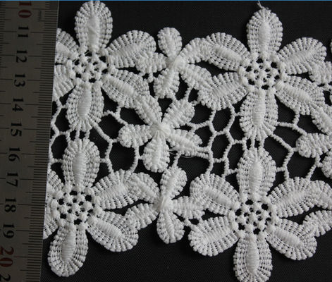Qmilch は装飾的なレースのトリムを黒い/白 11cm の花模様刺繍しました