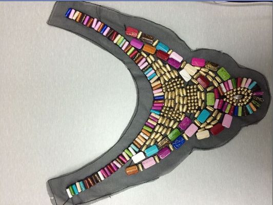 OEM/ODM の衣服の手でなされる装飾的なビードつばのトリミング